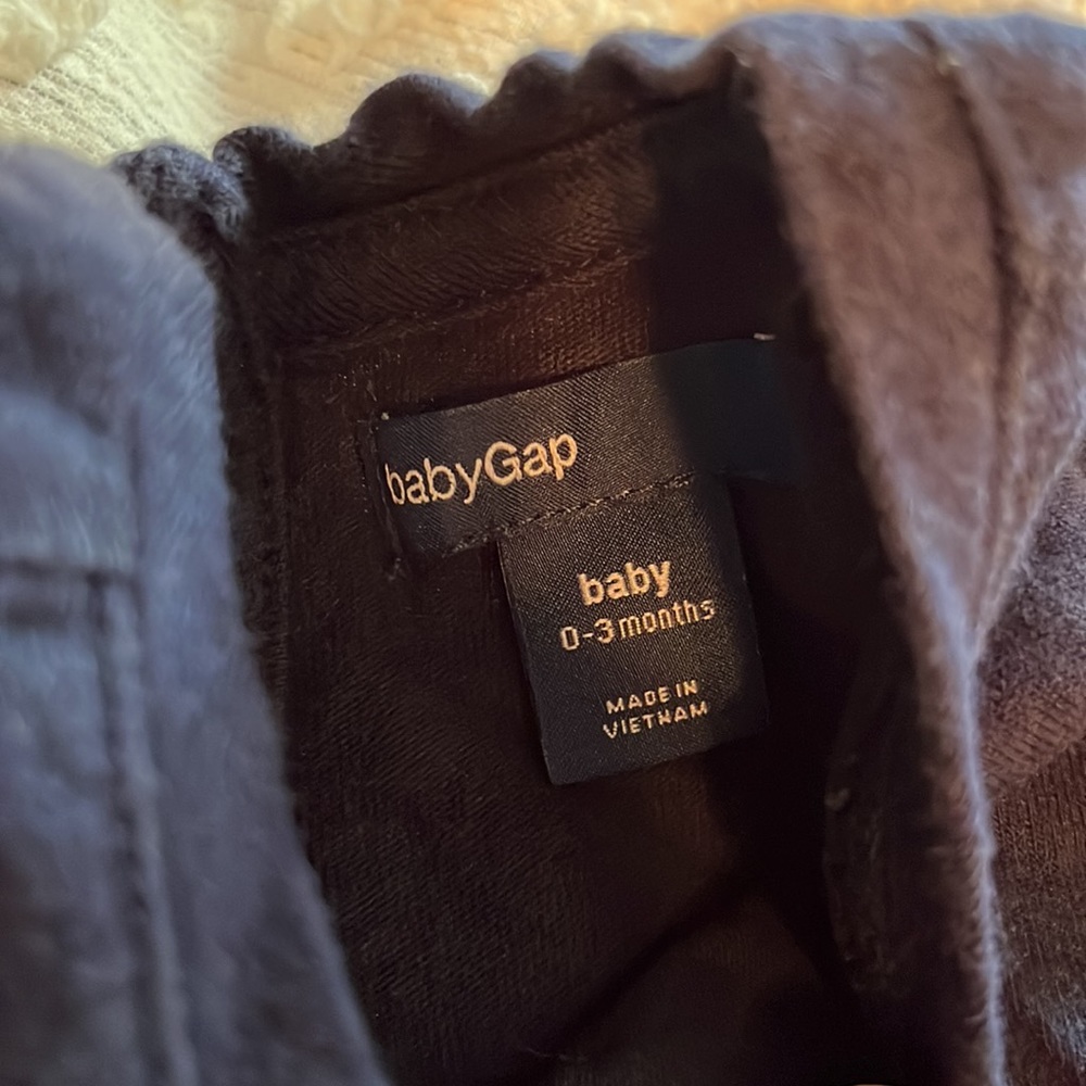 4 Baby Gap outfits (3 dresses, one romper) - Picture 5 of 11